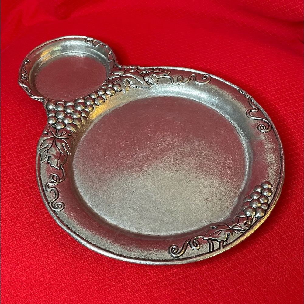 🍷🧀 Carson Pewter Wine & Cheese Tray. Grapes and Vines Raised Detail. 🍷🧀